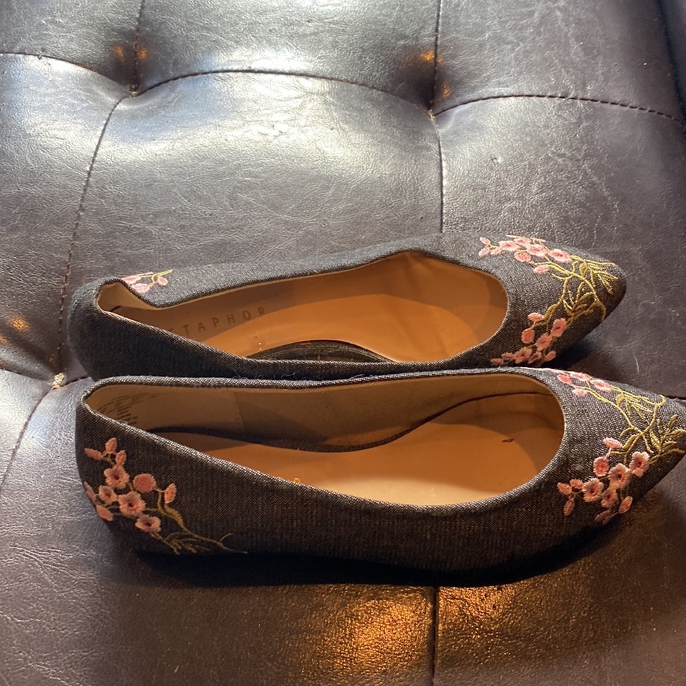 Metaphor Women’s Black with Flower Design Flats Shoes 8 - Picture 7 of 7